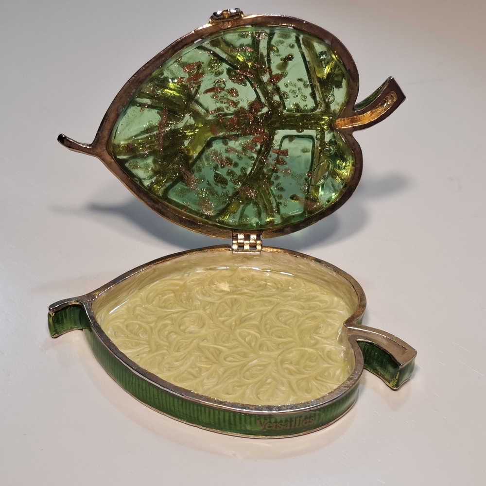🌱Green Leaf Enamel Jeweled Rhinestone  Glass Trinket Box Versailles Vintage - Picture 8 of 9